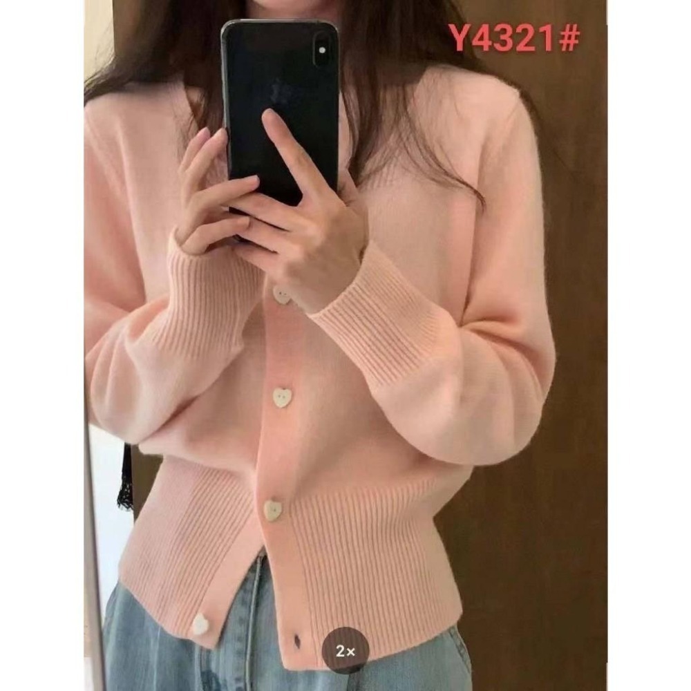 (A286)方領愛心釦針織上衣-3色 針織外套-細節圖2