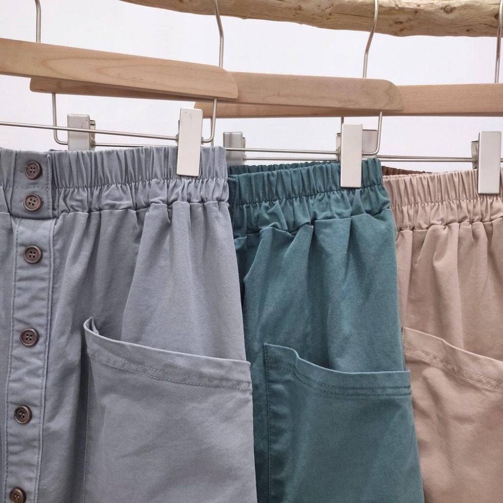 (E55)正韓 雙口袋A字排釦長裙-4色-細節圖6