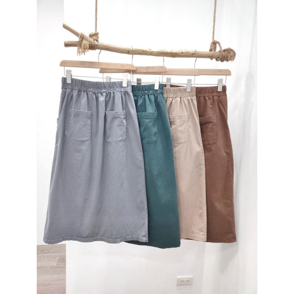 (E55)正韓 雙口袋A字排釦長裙-4色-細節圖8