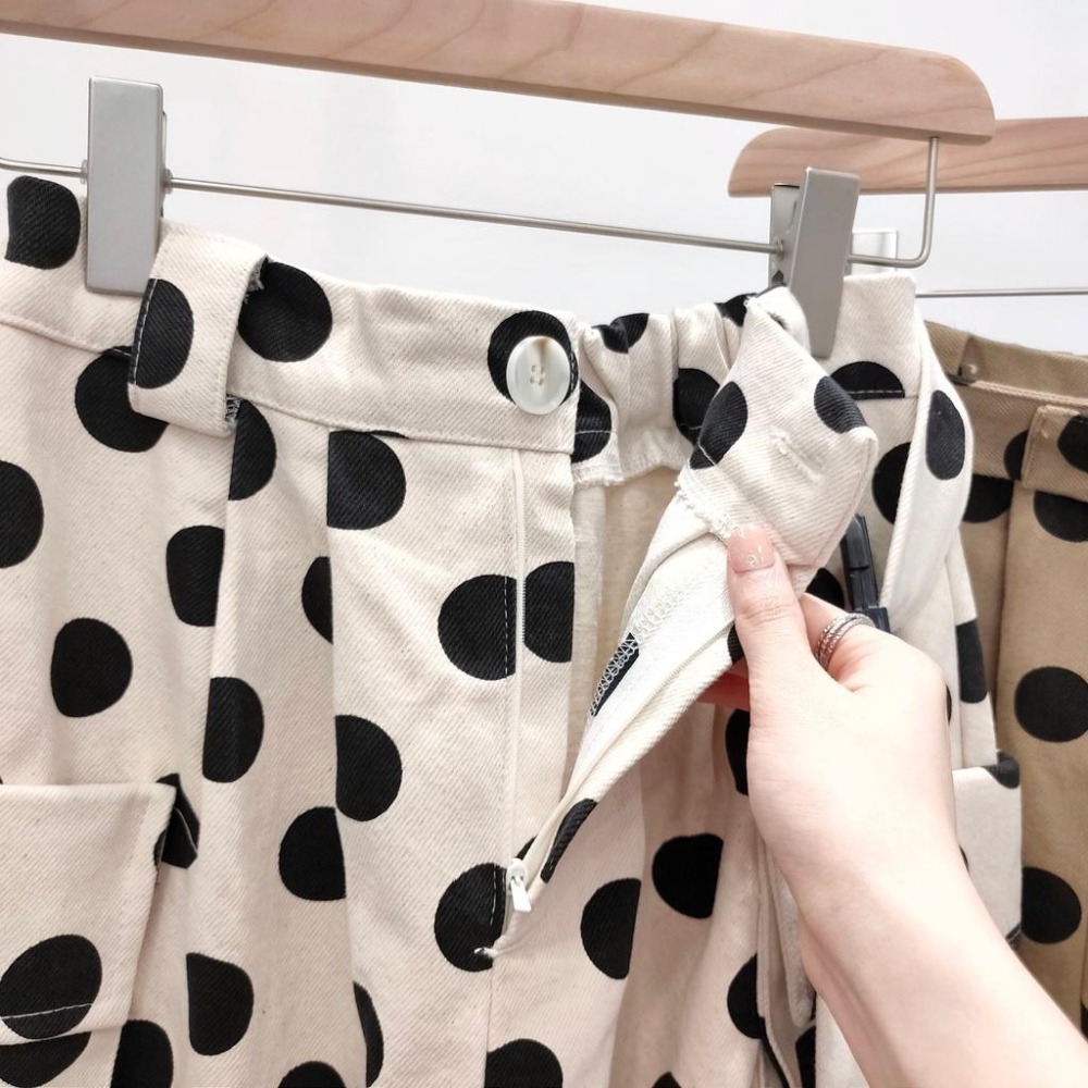 (KRA4)韓-珍珠奶茶後鬆緊挺版後開衩長裙-2色-細節圖4