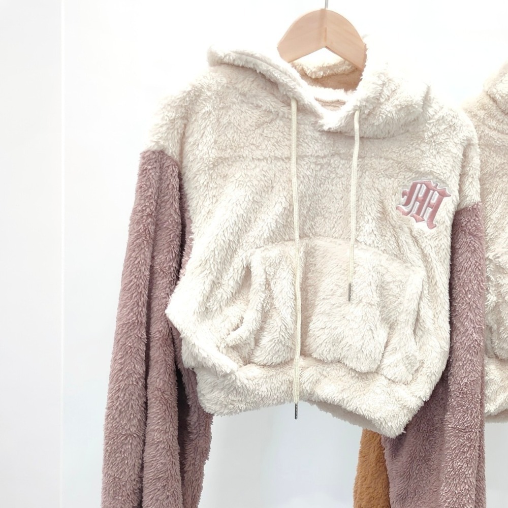 (A119)熊寶寶撞色感短版帽t-2色【現貨-駝】字母 連帽上衣 長袖帽t 長袖上衣 長袖短版上衣-規格圖8