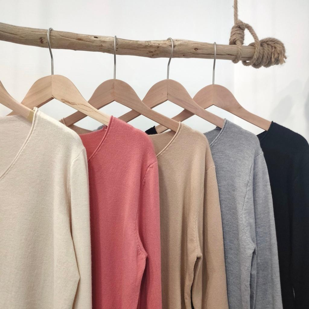 (A243)V領捲邊軟料針織上衣-5色 寬鬆 包心紗 長袖針織 V領針織-細節圖4