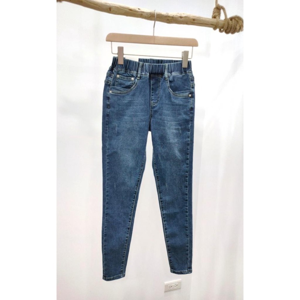 (D85)鬆緊腰圍微刷破牛仔窄管褲S-2L【現貨2L】-細節圖4