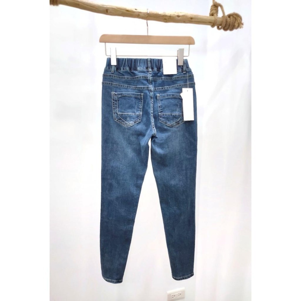 (D85)鬆緊腰圍微刷破牛仔窄管褲S-2L【現貨2L】-細節圖7