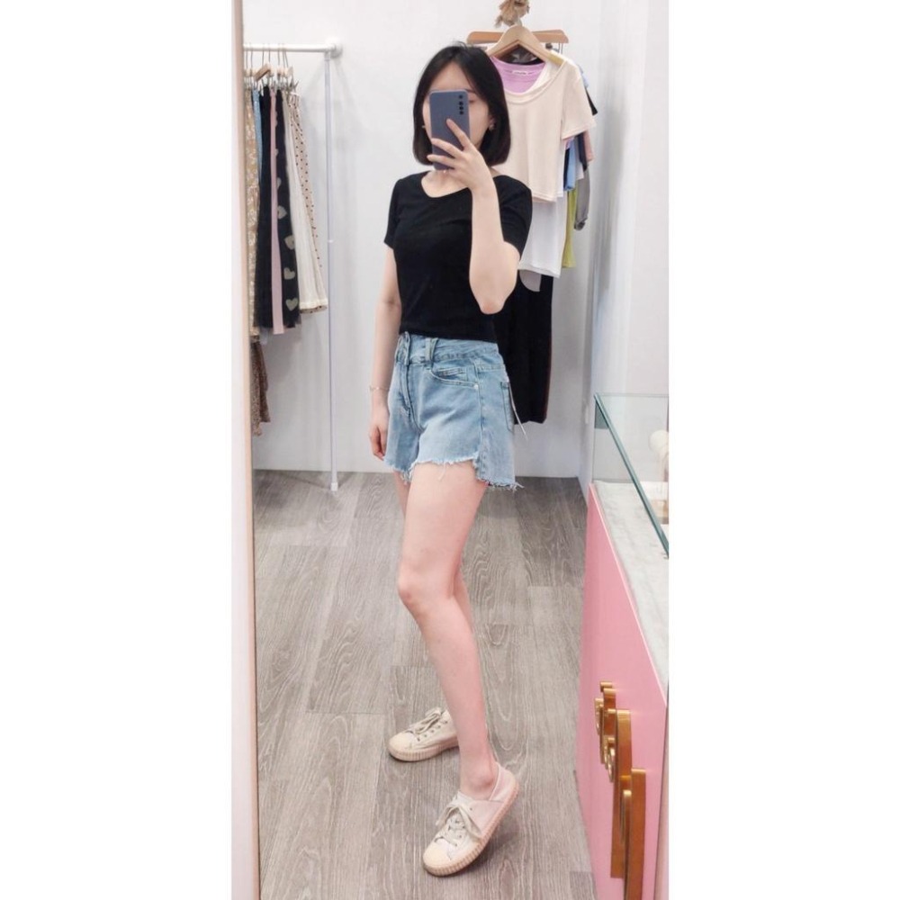 (D128)三釦下擺缺口牛仔短褲S-XL【現貨L】-細節圖3