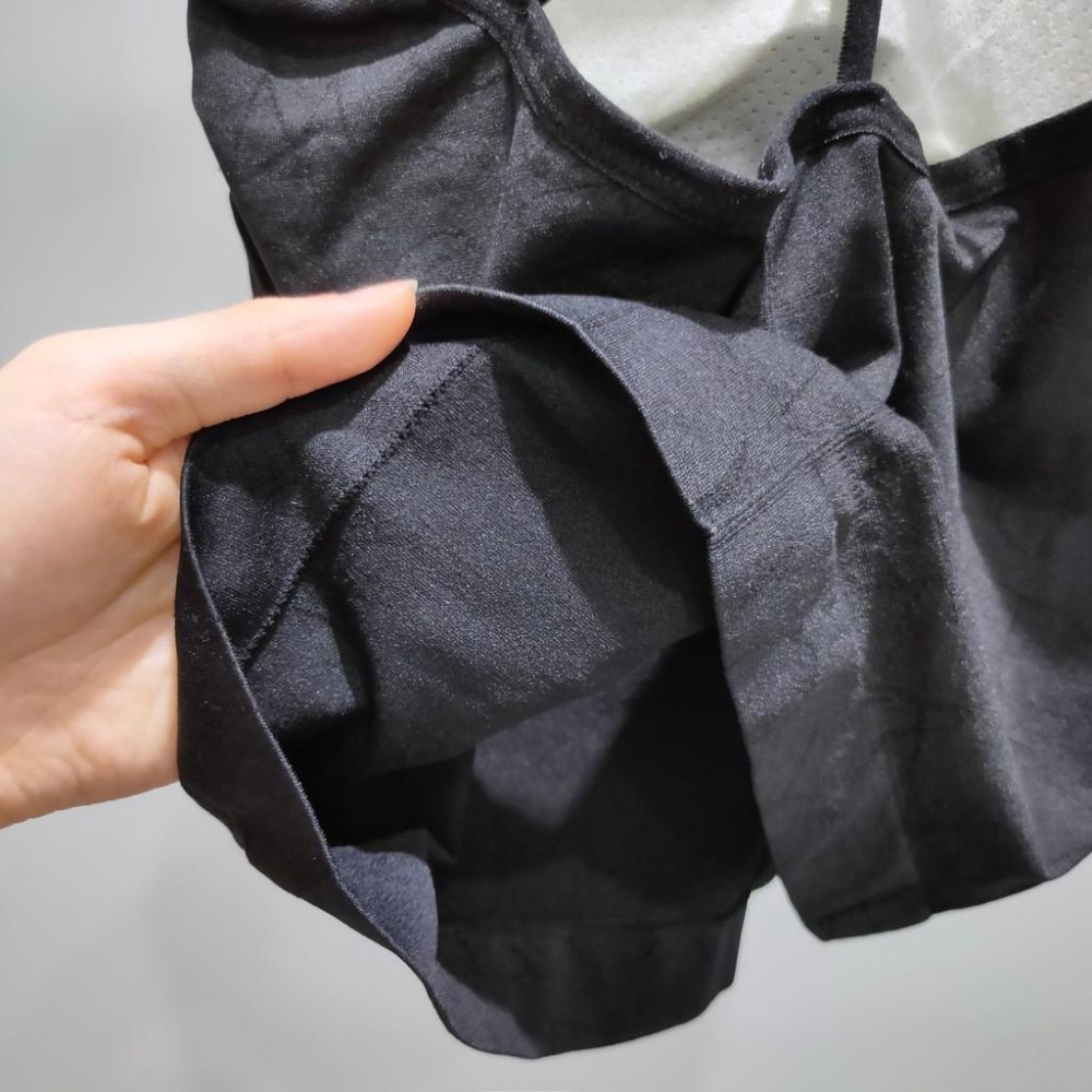 (B8)v領交叉吊帶背心-2色 bra top-細節圖9