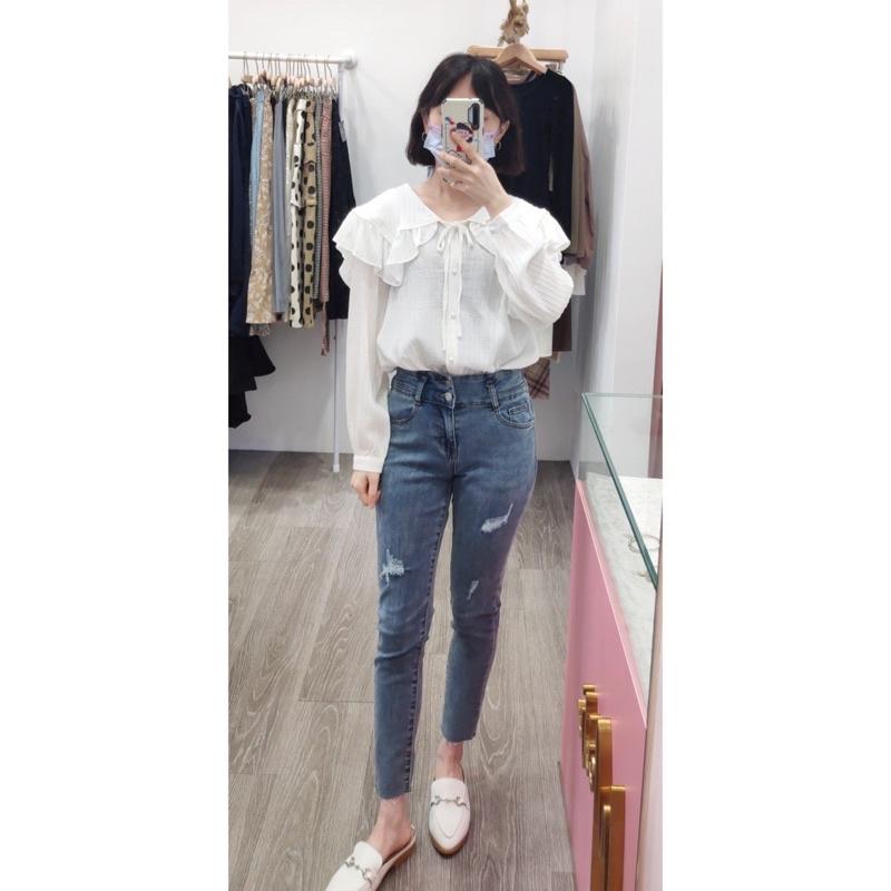 (A130)雕花領壓摺感襯衫-3色【現貨-深藍】休閒襯衫 長袖襯衫 女生襯衫 棉麻襯衫 氣質-細節圖2