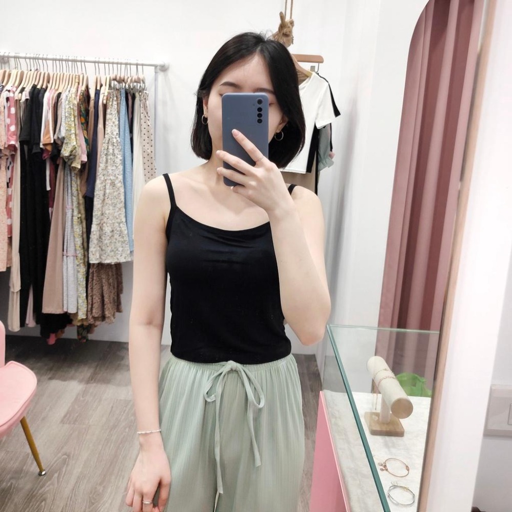 (B13)細肩帶可調式短版Bra top-2色 bar top 胸墊背心 小可愛背心-細節圖2