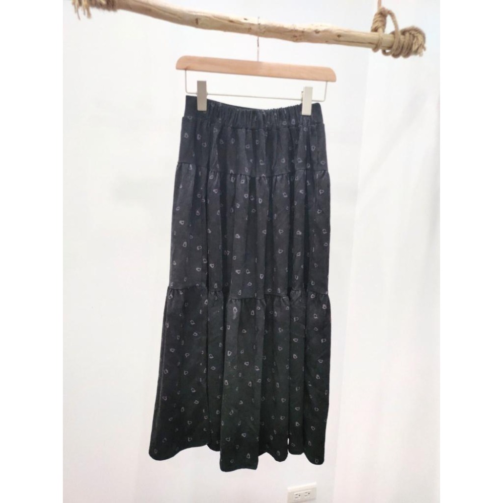 (E45) 正韓 後鬆緊愛心圖案燈芯絨蛋糕長裙-細節圖7