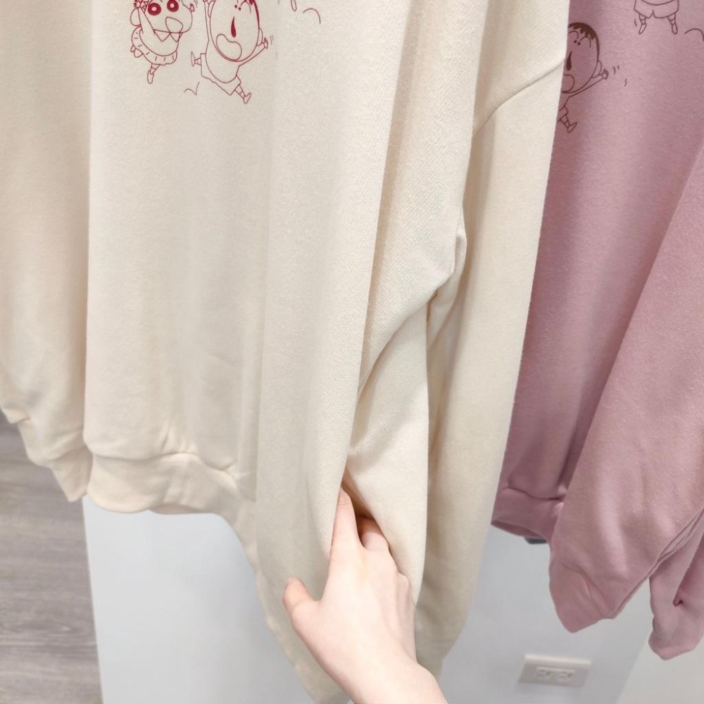 (A113) 正韓 蠟筆小新薄長袖大學t-3色 大學t 韓國 oversize 寬鬆大學t 印花大學t 情侶 長袖上衣-細節圖5