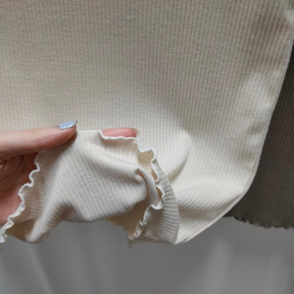 (A5)(圓領/v領)正韓-木耳邊 捲邊 QQ邊彈性短袖上衣-細節圖9