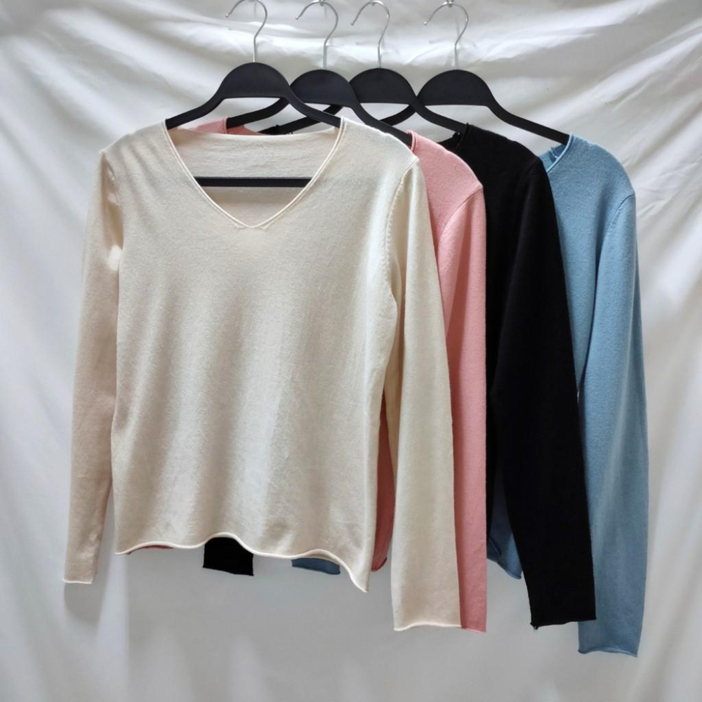 (A35)v領捲邊柔軟薄針織長袖上衣-4色【現貨-米杏】針織 針織上衣 針織衫 針織上衣長袖 v領針織上衣 長袖上衣-細節圖4
