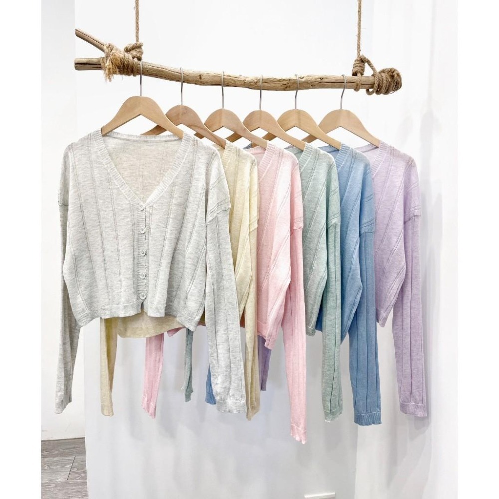 (A381)v領排扣薄針織上衣-6色 針織外套 短版針織外套-細節圖4