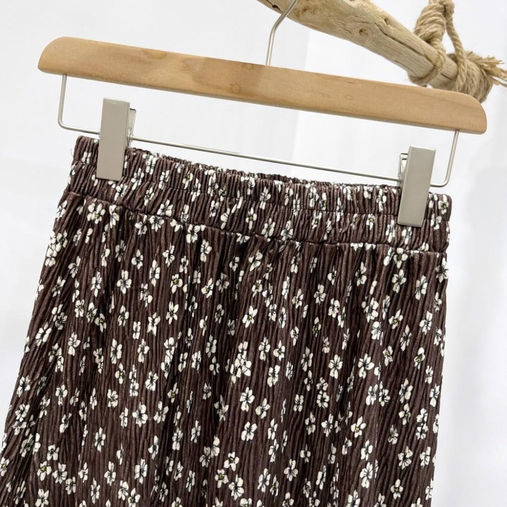 (E78)深酒紅色鬆緊細百摺絨感碎花長裙-細節圖2