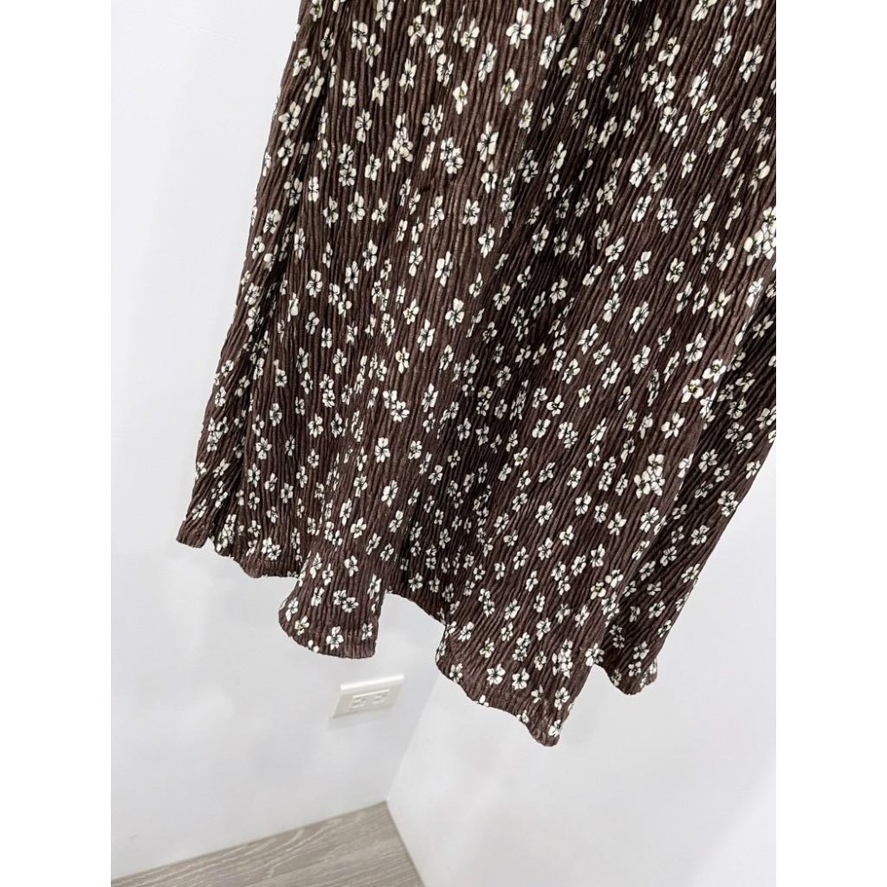 (E78)深酒紅色鬆緊細百摺絨感碎花長裙-細節圖3