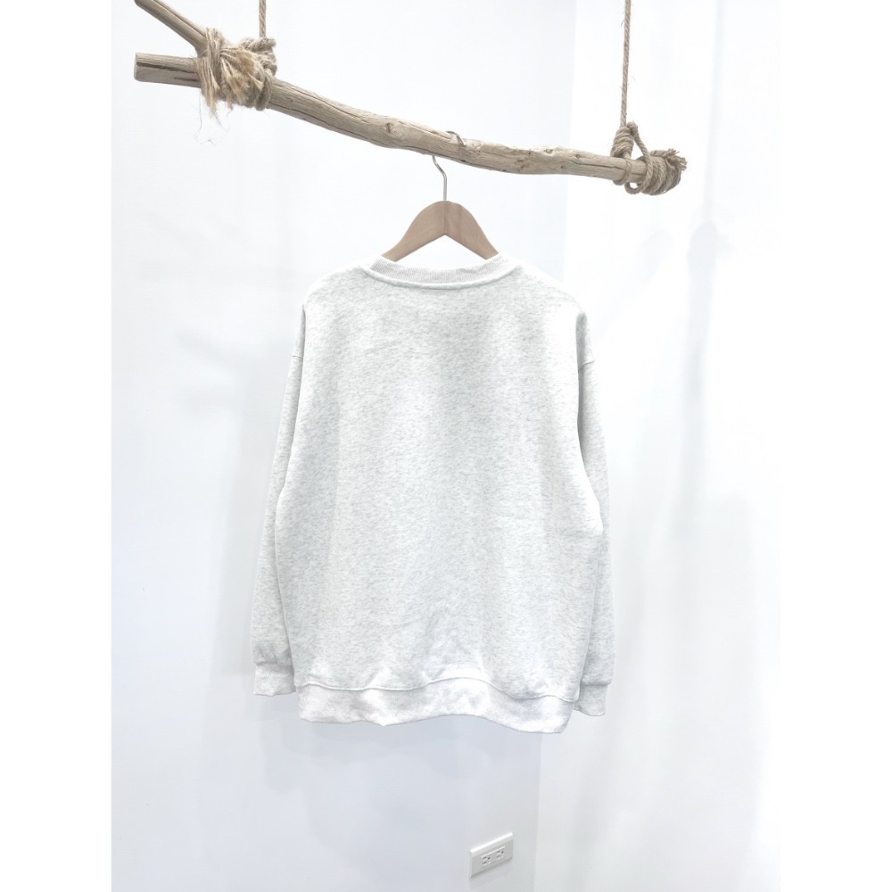 (A403)吐司印花圖案長袖大學t-3色-規格圖3