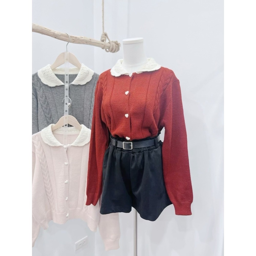 (A407)愛心包釦娃娃領針織上衣-3色-細節圖3