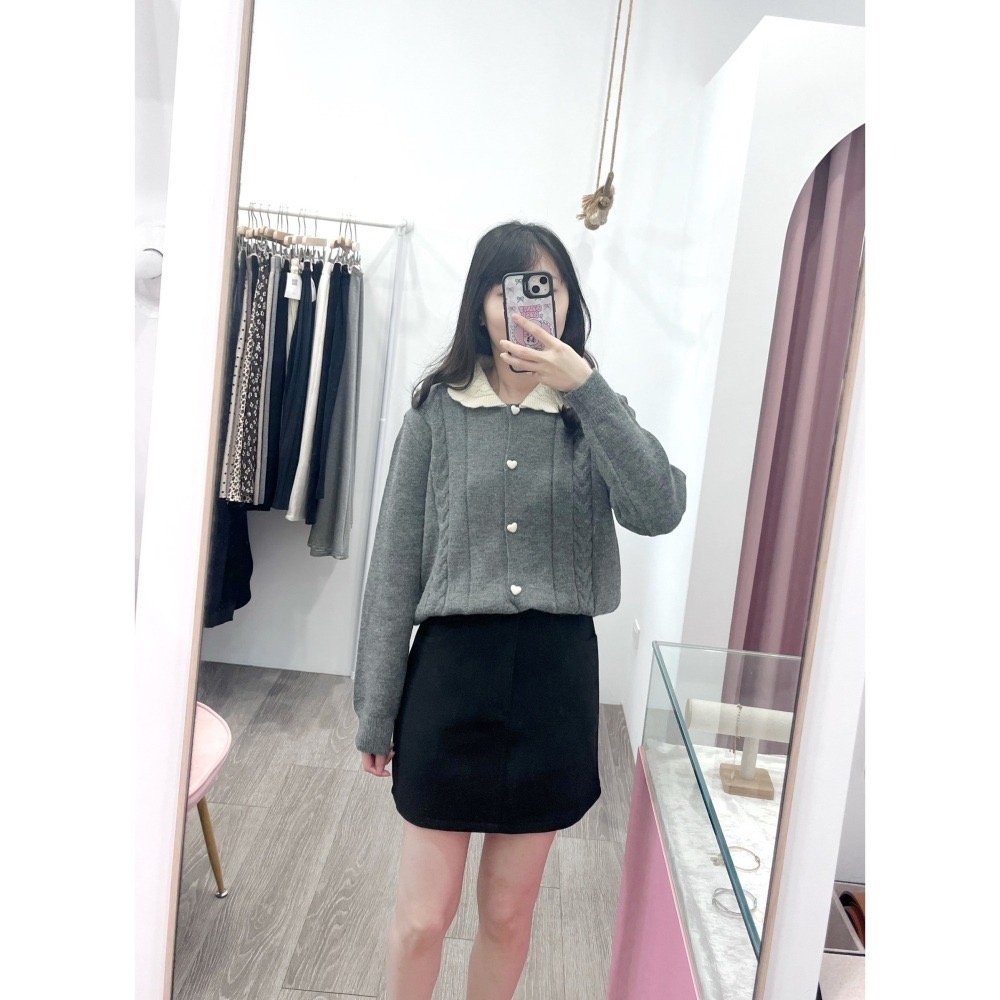 (A407)愛心包釦娃娃領針織上衣-3色-細節圖4