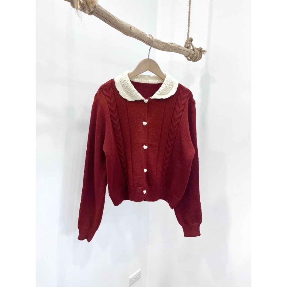 (A407)愛心包釦娃娃領針織上衣-3色-規格圖9