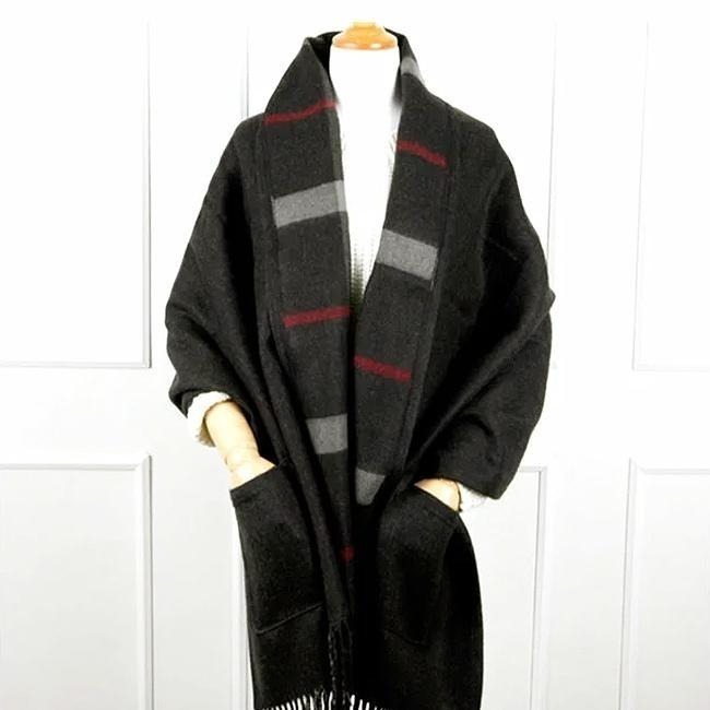 義大利 SOVRANO 羊毛 格紋 口袋 雙面 兩穿 保暖 圍巾 / 披肩  - 駝、深灰、黑色-細節圖4