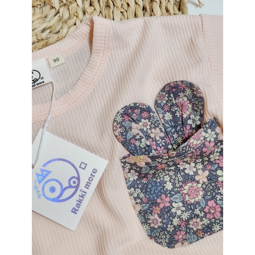 Rakkimore 童裝 日系童裝 韓系童裝 小碎花小兔子口袋-粉色 華夫格透氣好穿 尺寸90~130公分-細節圖2