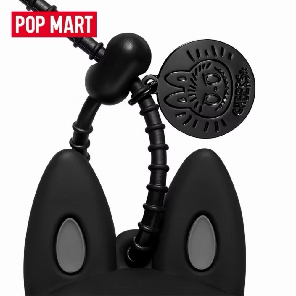 《現貨》POPMART 泡泡瑪特 THE MONSTERS 十週年系列 LABUBU 黑色 耳機包-細節圖4