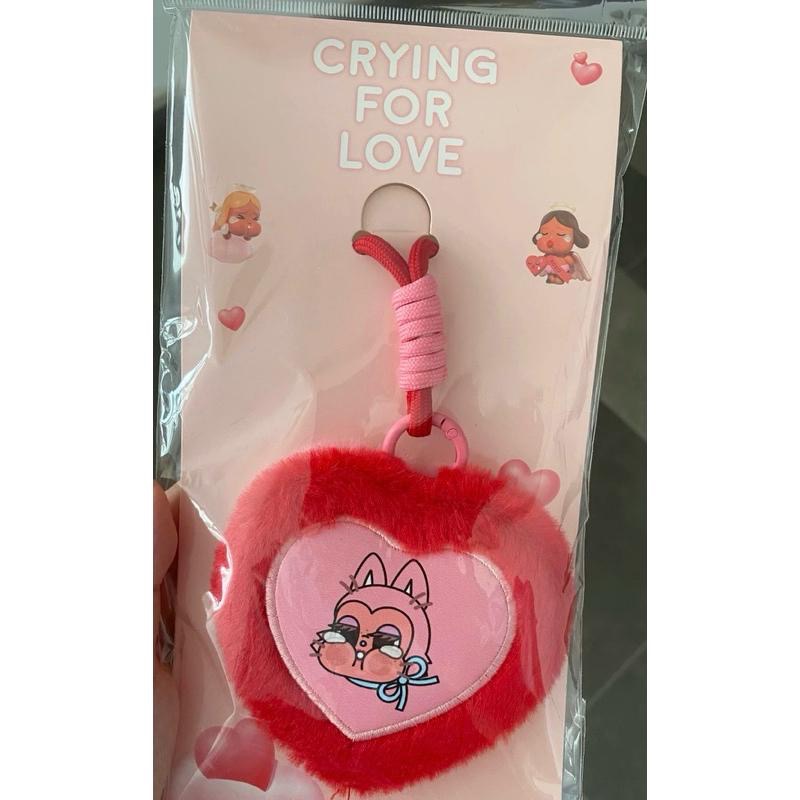 《現貨》popmart 泡泡瑪特 哭娃Crybaby 愛神眼淚-情人節限定💌手機背夾💘徽章 毛絨鏡 天使徽章-細節圖7