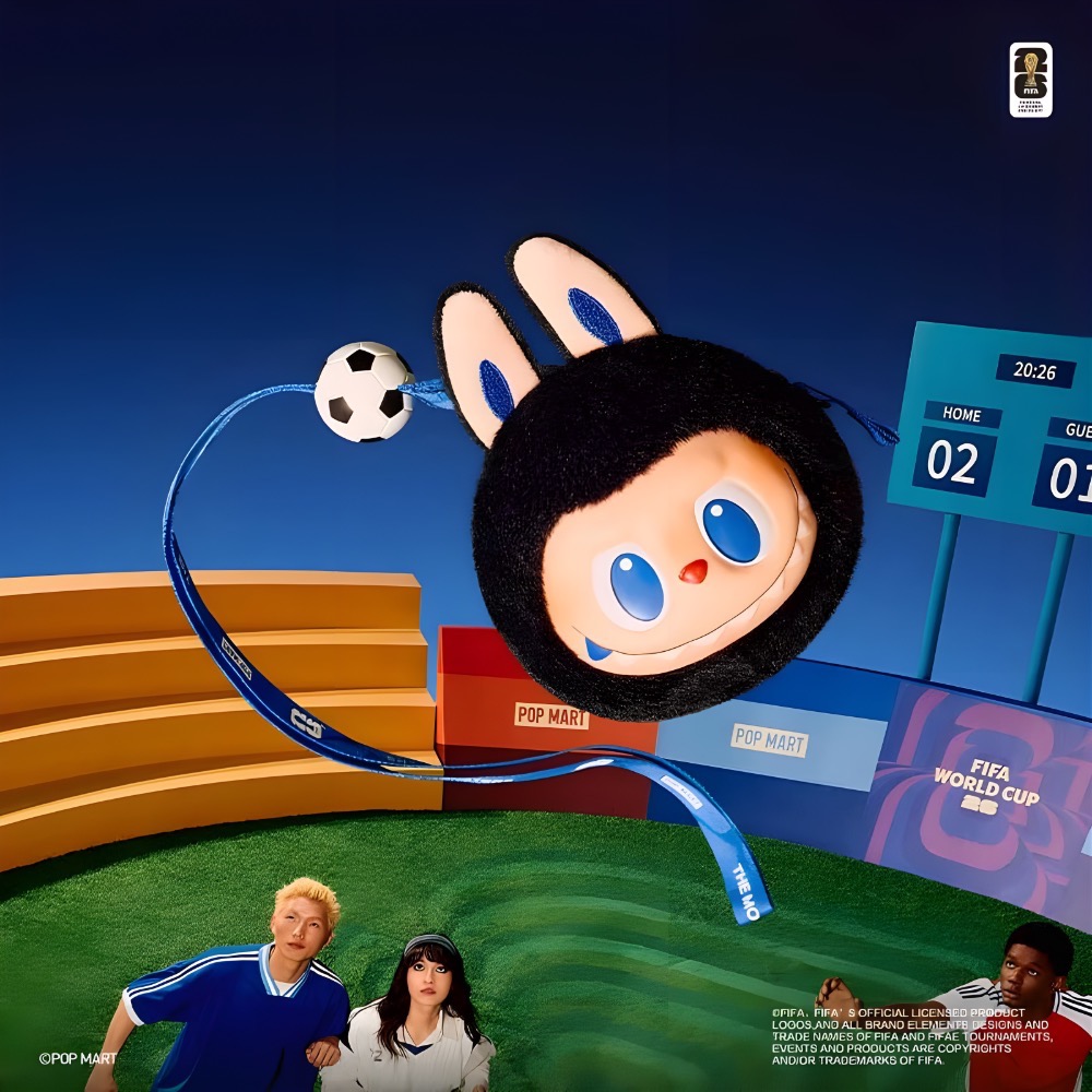 《現貨》POPMART 泡泡瑪特 THE MONSTERS × FIFA系列搪膠毛絨掛件 Labubu 足球-細節圖2