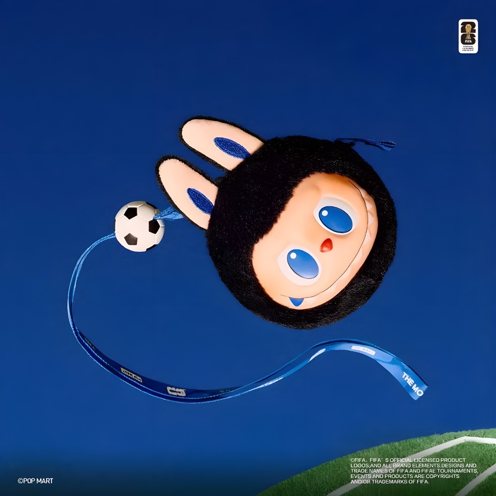 《現貨》POPMART 泡泡瑪特 THE MONSTERS × FIFA系列搪膠毛絨掛件 Labubu 足球-細節圖4
