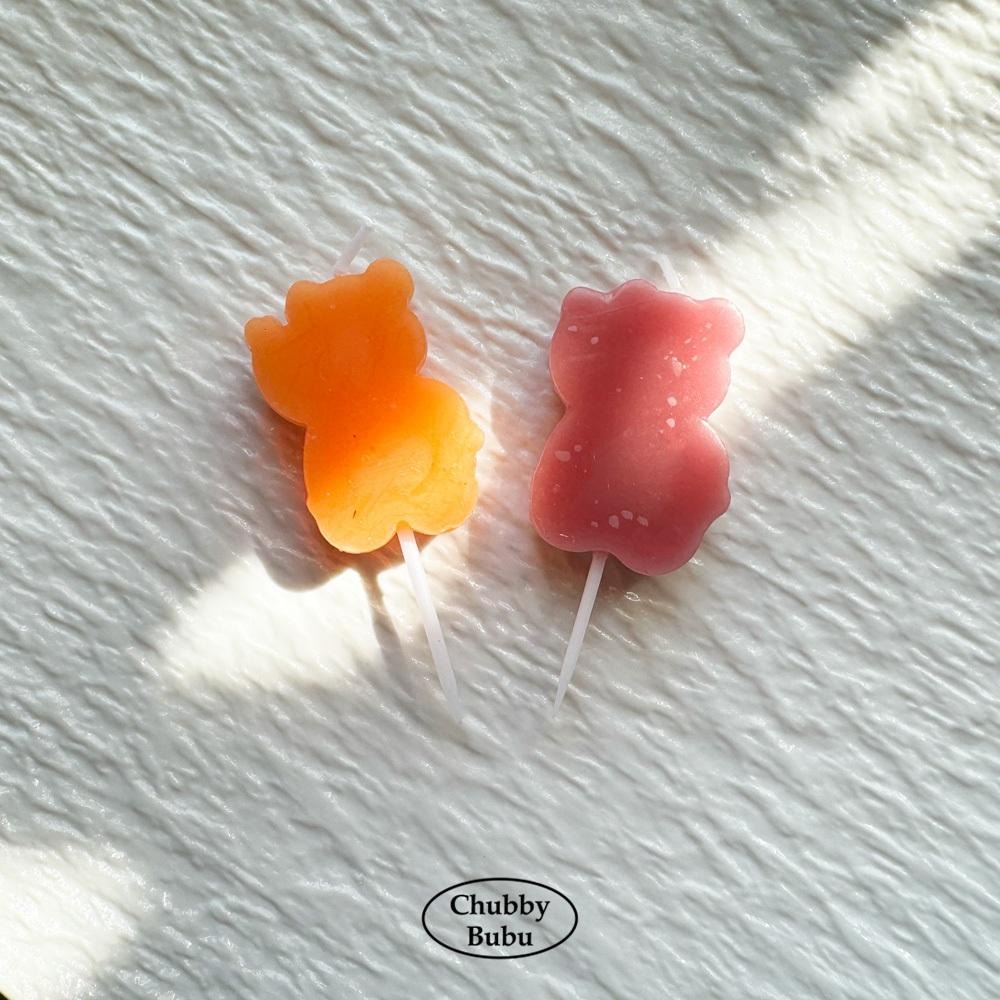 韓國ins款🐻 淘氣招手小熊蠟燭 草莓熊與蜂蜜熊 蛋糕裝飾蠟燭 生日蠟燭 寶寶彌月蠟燭。單入裝 ✿ 巧比咘咘-細節圖4