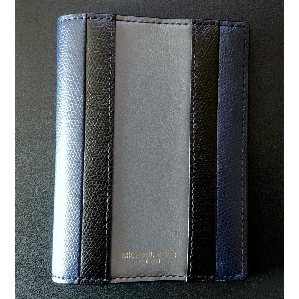 Michael Kors 深藍色防刮直條紋真皮證件/護照夾-M09703-細節圖3