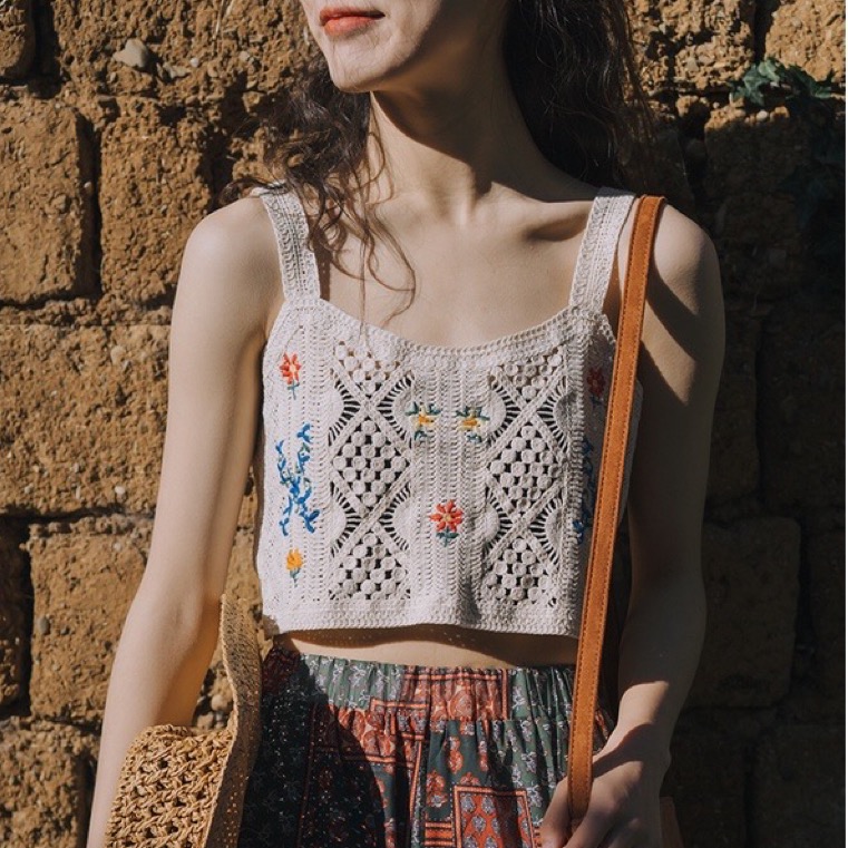 💐韓版復古小花朵度假風針織鉤花鏤空吊帶背心💐 復古簡單利落針織馬甲 無袖外穿設計風格馬夾 原創設計感針織最愛質感穿搭-細節圖5