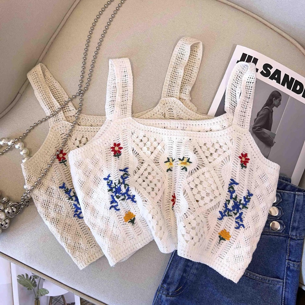 💐韓版復古小花朵度假風針織鉤花鏤空吊帶背心💐 復古簡單利落針織馬甲 無袖外穿設計風格馬夾 原創設計感針織最愛質感穿搭-細節圖9