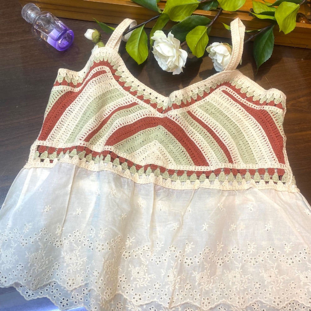 🧶加大碼🧶橙橘活力配色回紋鉤織花度假吊帶刺繡鈎花短版背心 日系單品花花棉線鉤針背心 Ivy 韓式女式鉤針針織緹花娃娃背心-細節圖9