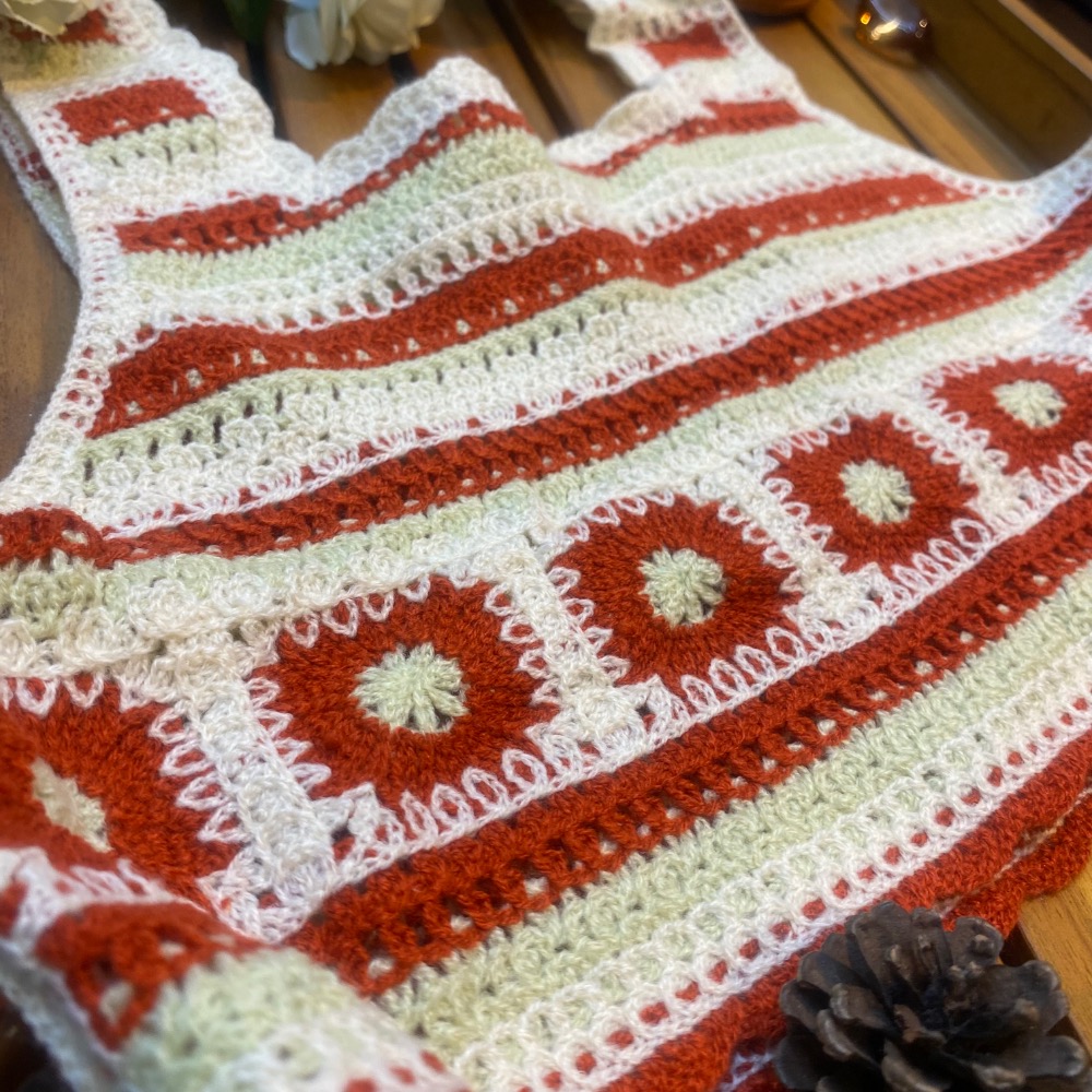 ♥️闆娘愛溫暖紅色系 辣椒紅🌶️♥️🌹復古波希米亞撞色短版針織鉤花鏤空無袖背心🌹這顏色讓人充滿熱情火紅活力滿滿背心-細節圖3