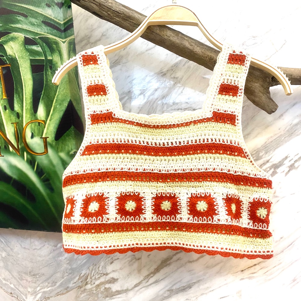♥️闆娘愛溫暖紅色系 辣椒紅🌶️♥️🌹復古波希米亞撞色短版針織鉤花鏤空無袖背心🌹這顏色讓人充滿熱情火紅活力滿滿背心-細節圖7