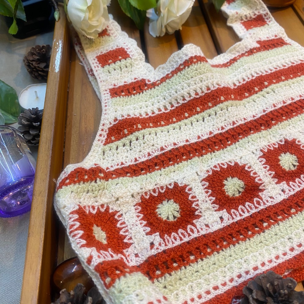 ♥️闆娘愛溫暖紅色系 辣椒紅🌶️♥️🌹復古波希米亞撞色短版針織鉤花鏤空無袖背心🌹這顏色讓人充滿熱情火紅活力滿滿背心-細節圖11