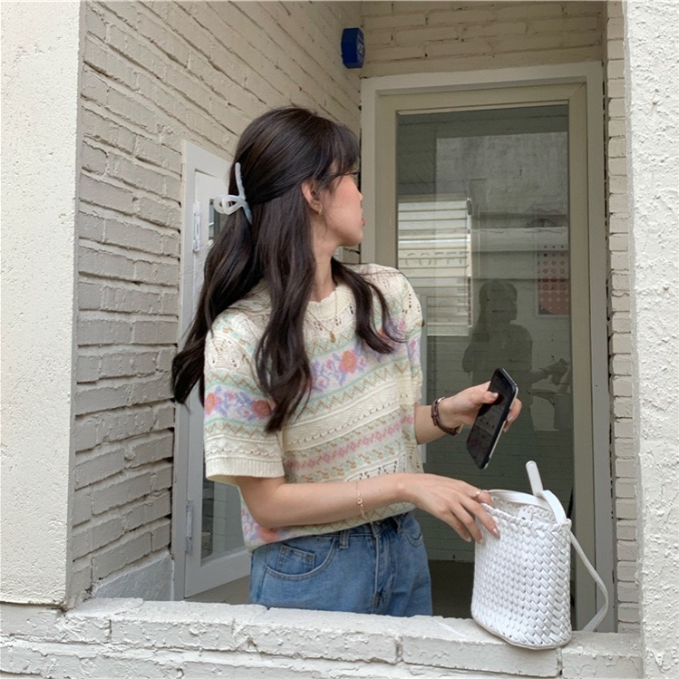 奶油針織上衣 網拍熱賣 溫柔小清新花花刺繡針織毛衣💕奶油針織毛線🧶毛衣 衣服觸感非常柔軟 有奶油般絲滑的手感-細節圖2