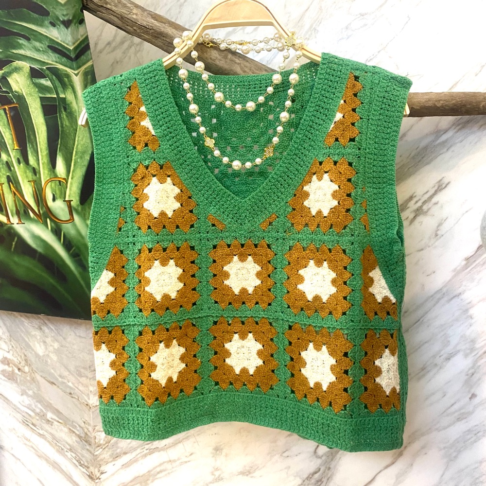 🌼韓版洋氣減齡寬鬆格子拚接針織鉤花鏤空背心🌼日式學生妹制服針織🧶毛衣保暖背心 手鉤方塊V領毛衣背心-細節圖4