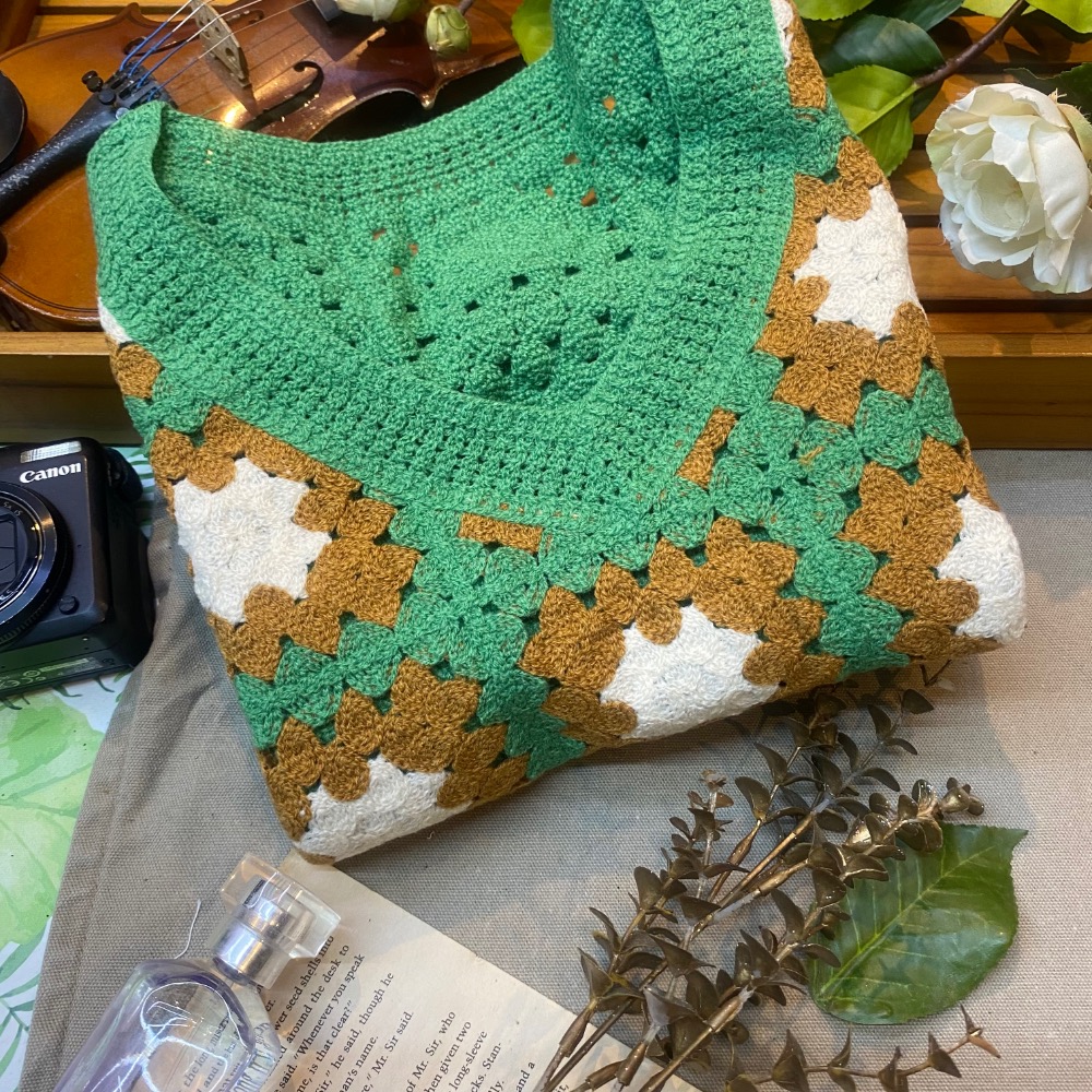 🌼韓版洋氣減齡寬鬆格子拚接針織鉤花鏤空背心🌼日式學生妹制服針織🧶毛衣保暖背心 手鉤方塊V領毛衣背心-細節圖6