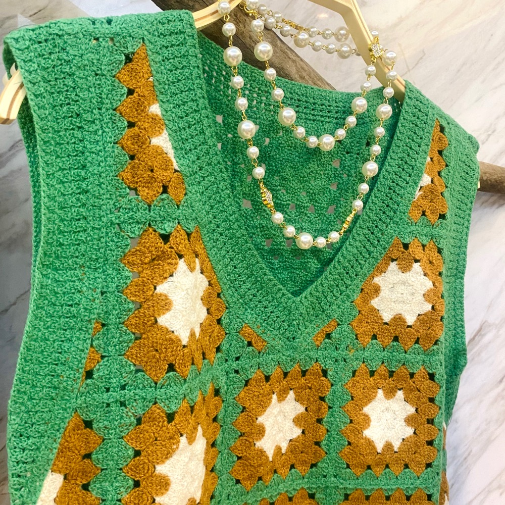 🌼韓版洋氣減齡寬鬆格子拚接針織鉤花鏤空背心🌼日式學生妹制服針織🧶毛衣保暖背心 手鉤方塊V領毛衣背心-細節圖7