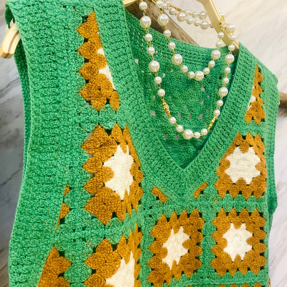 🌼韓版洋氣減齡寬鬆格子拚接針織鉤花鏤空背心🌼日式學生妹制服針織🧶毛衣保暖背心 手鉤方塊V領毛衣背心-細節圖8