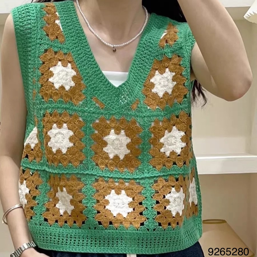 🌼韓版洋氣減齡寬鬆格子拚接針織鉤花鏤空背心🌼日式學生妹制服針織🧶毛衣保暖背心 手鉤方塊V領毛衣背心-細節圖10