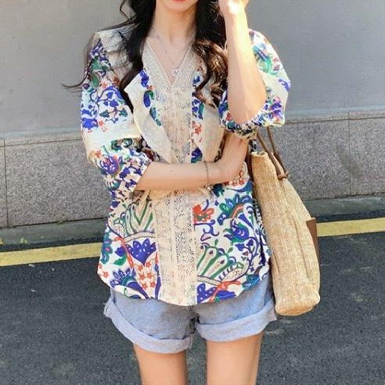 🌸法式海洋風V領拼接設計感寬鬆V領碎花蕾絲上衣🌸印度海洋風花布泡泡袖上衣夏季 寬鬆民族風拼接花邊襯衫 時尚百搭渡假上衣-細節圖5