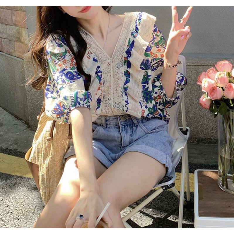 🌸法式海洋風V領拼接設計感寬鬆V領碎花蕾絲上衣🌸印度海洋風花布泡泡袖上衣夏季 寬鬆民族風拼接花邊襯衫 時尚百搭渡假上衣-細節圖6