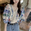 🌸法式海洋風V領拼接設計感寬鬆V領碎花蕾絲上衣🌸印度海洋風花布泡泡袖上衣夏季 寬鬆民族風拼接花邊襯衫 時尚百搭渡假上衣-規格圖10