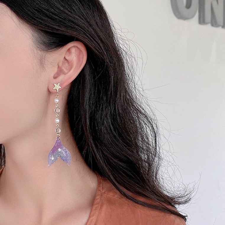 熱愛自由的魚 時尚美麗的美人魚耳環 繽紛彩色美人魚尾巴抗敏銀針耳環 東大門樣式紫色魚尾巴不對稱造型款抗過敏銀針耳環-細節圖2