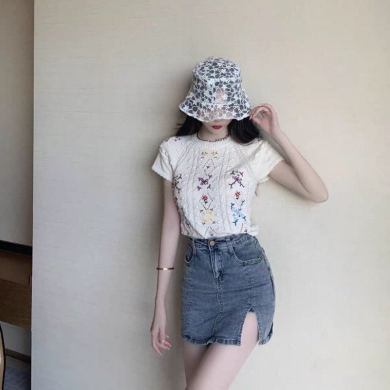 ￼(時尚單品手勾短袖)💐💖時尚百搭甜美圓領刺繡花朵顯瘦短版短袖💖💐-細節圖2