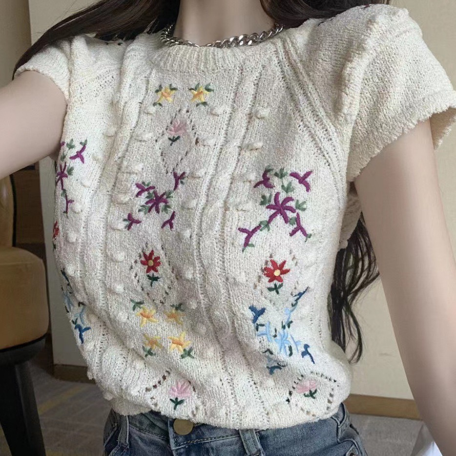 ￼(時尚單品手勾短袖)💐💖時尚百搭甜美圓領刺繡花朵顯瘦短版短袖💖💐-細節圖3