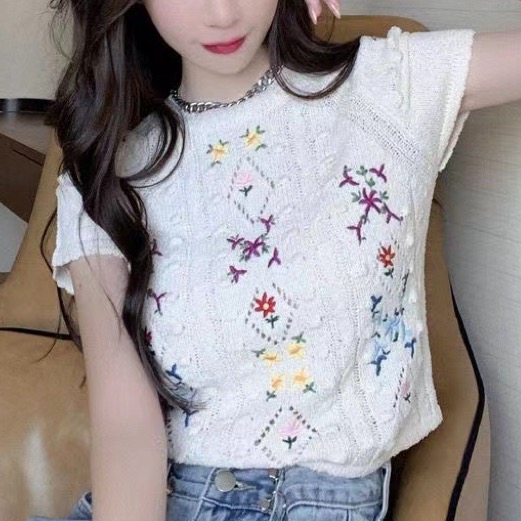 ￼(時尚單品手勾短袖)💐💖時尚百搭甜美圓領刺繡花朵顯瘦短版短袖💖💐-細節圖4